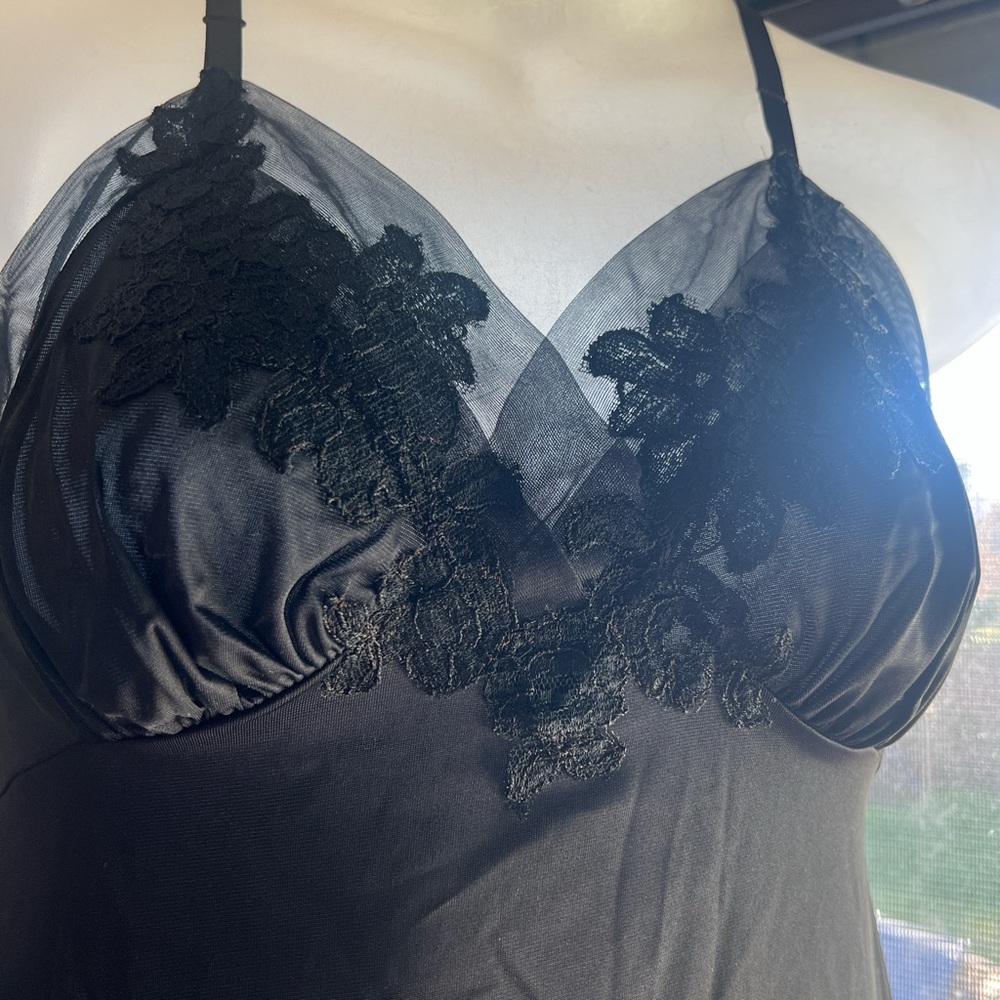 Elegant Black Lace Women's Intimate Suavette